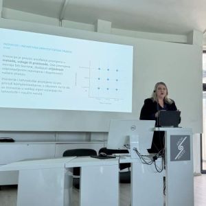 ODRŽANO GOSTUJUĆE PREDAVANJE PROF. DR. AJLE AKŠAMIJE NA ARHITEKTONSKOM FAKULTETU UNIVERZITETA U SARAJEVU